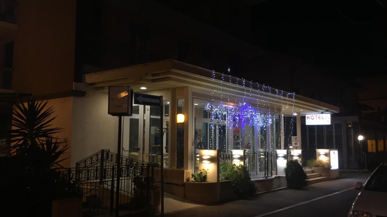 Dea Della Salute Hotel Bellaria-Igea Marina Esterno foto